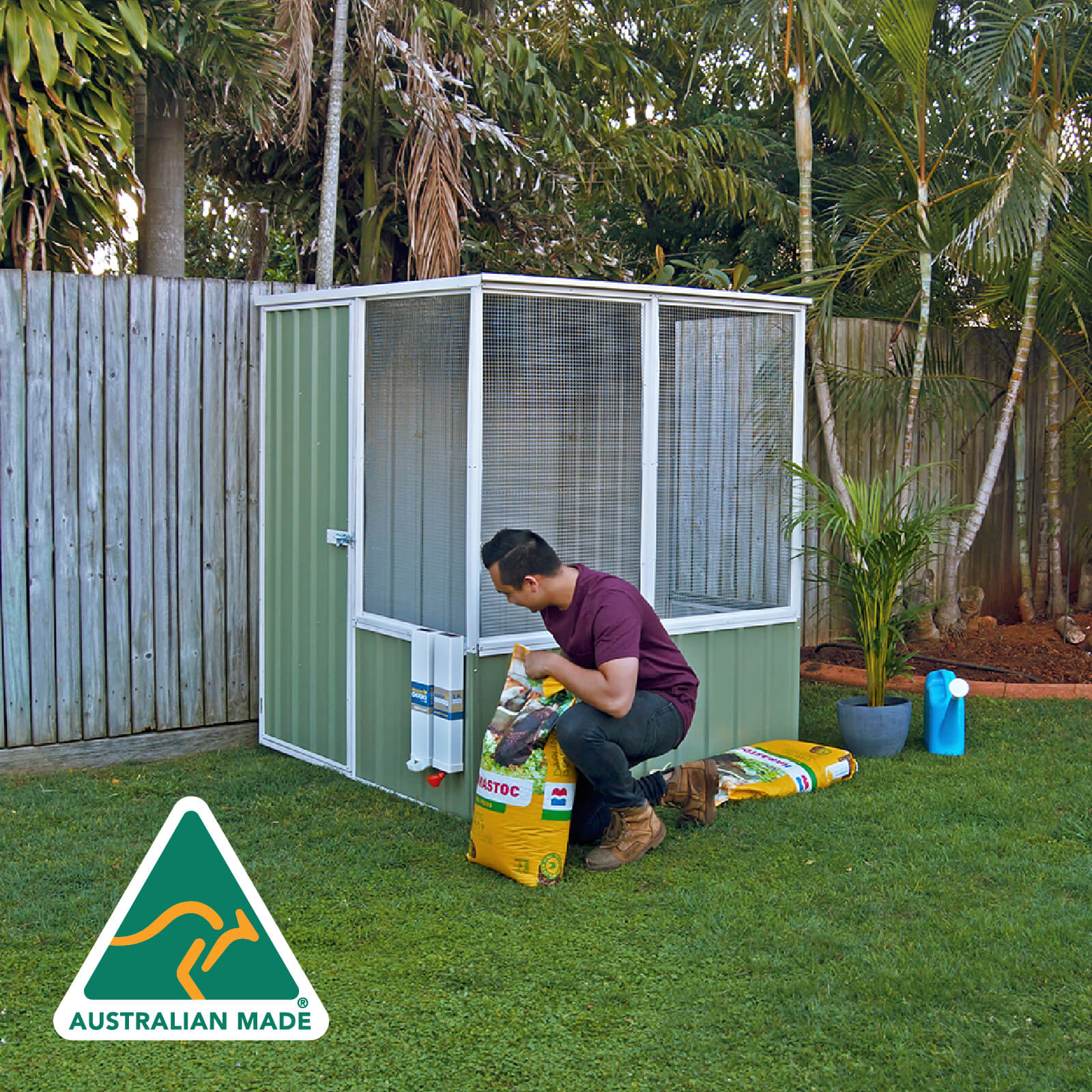 Small Chicken Coop w/ Feeder & Drinker